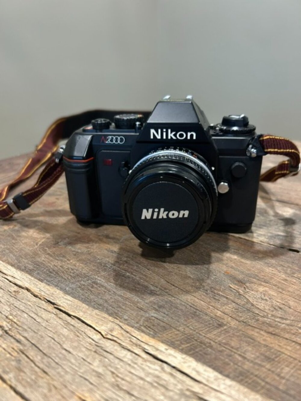 Vintage Nikon N2000 35mm SLR Camera w/Nikkor 50mm F1.8 lens